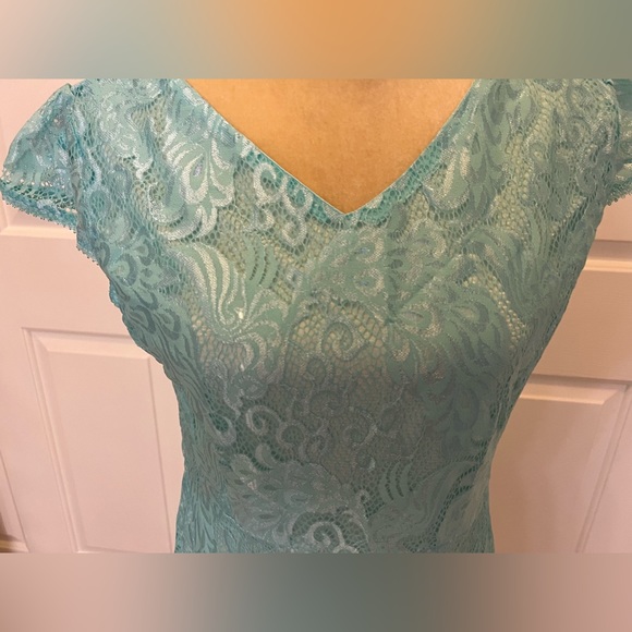 $5 LACE DRESS. NEW WITHOUT TAGS. SIZE L. $5 IF BUNDLED - Picture 6 of 12